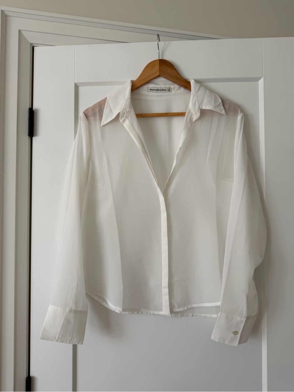 Abercrombie & Fitch White Long-Sleeve Sheer Button-Up Blouse Shirt (Small)